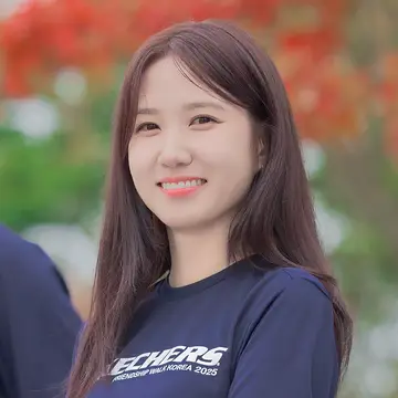 스케쳐스 프렌드쉽 워크 2025